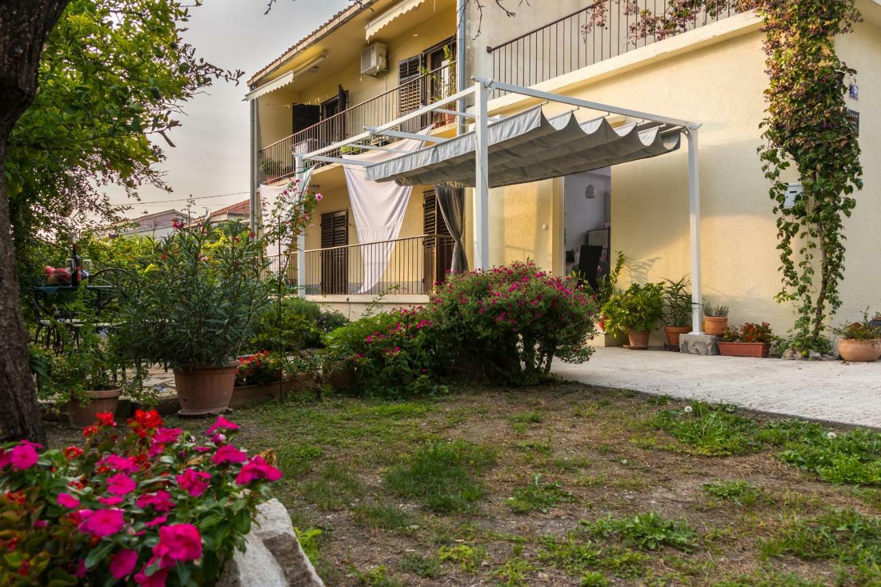 Apartment Jurasin Kaštela Exteriör bild